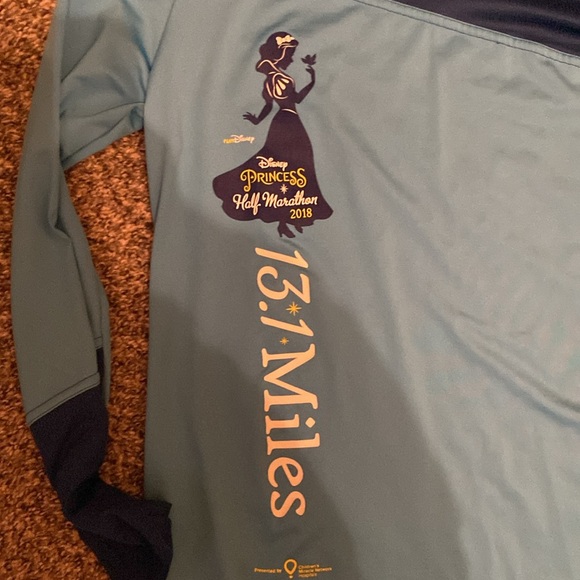 RunDisney Athletic Hooded shirt - Picture 2 of 3
